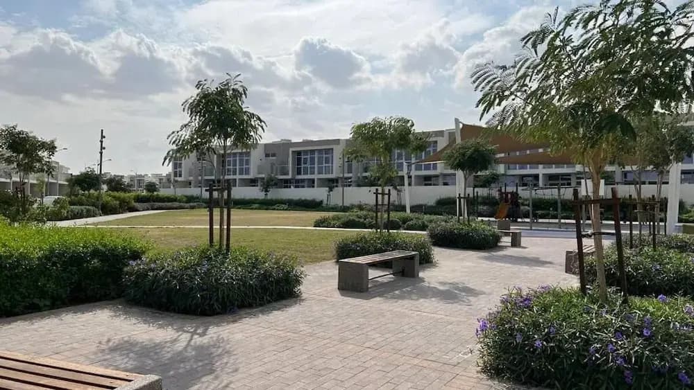 Modern 3BR townhouse in Damac Hills 2 - photo 18