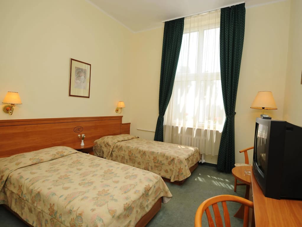 Hunguest Hotel Millennium - photo 2