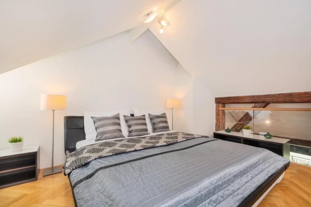 Old town square premium apartments - photo 4