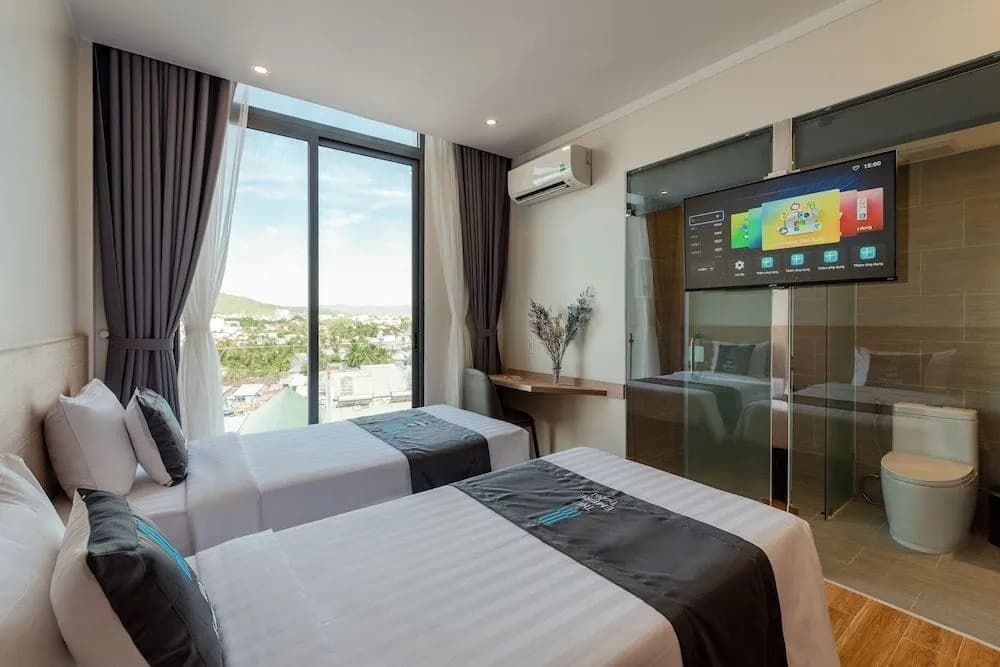 The Empire Hotel - photo 2