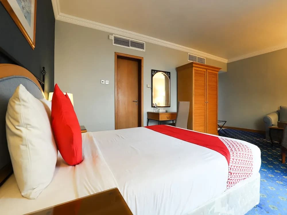 City Plaza Hotel by OYO Rooms - photo 5
