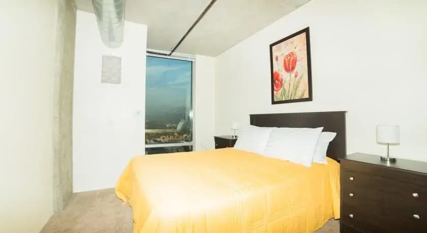 Hollywood Oriel Apartment - photo 3