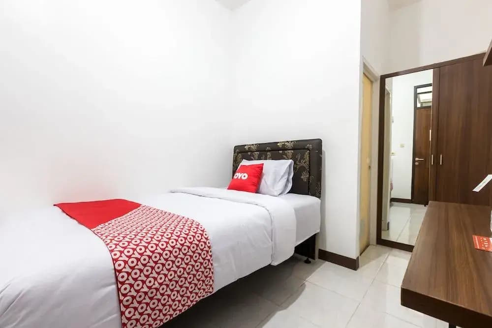 OYO 1598 Feby Inn Near RS Gandaria - photo 4