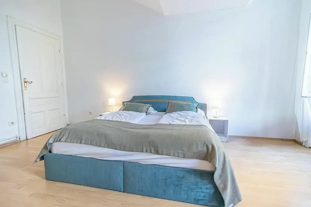 Modern 2BR Apt Longstay Sleeps 5 - photo 4