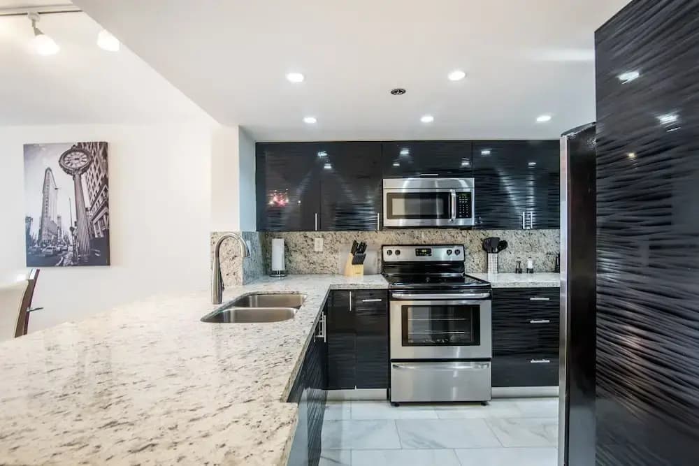 Glamorous 3 Bedroom with a View - photo 21