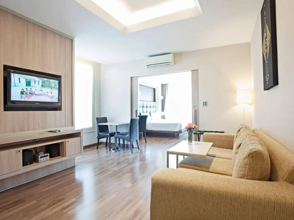 V Residence - photo 4