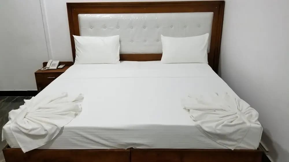 Metro Marine Drive Hotel - photo 3
