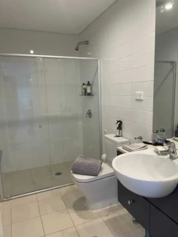 Spacious One Bedroom Apartment- With Large Balcony - photo 8
