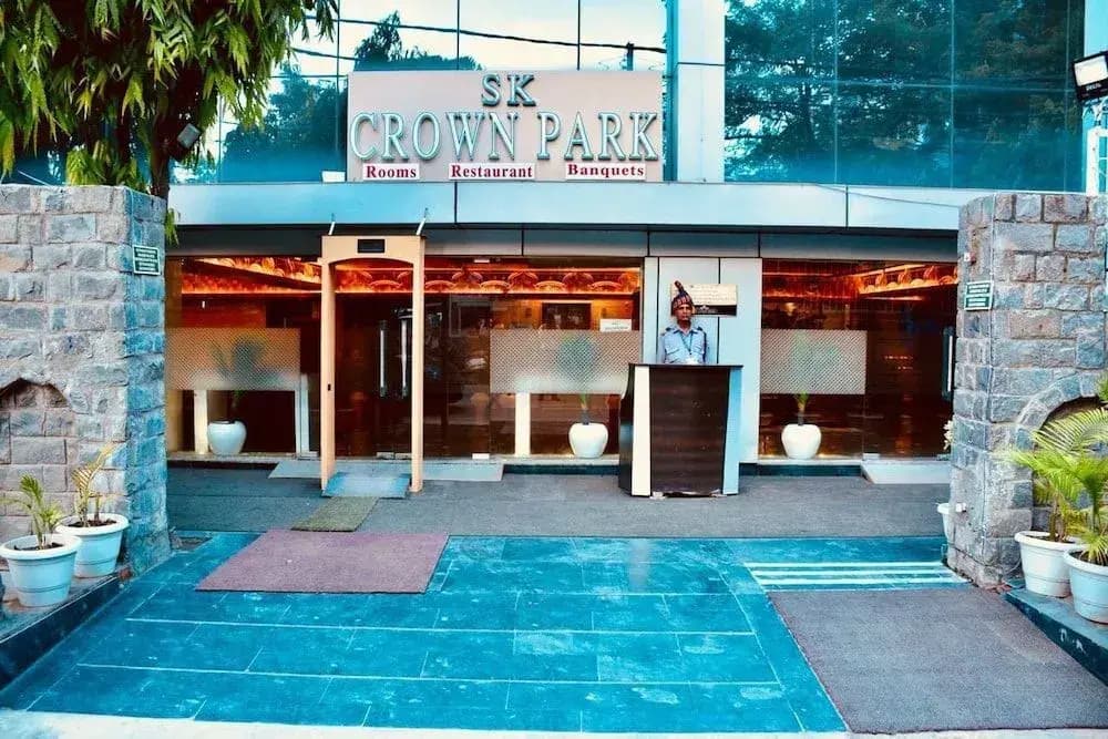 SK Crown Park Naraina - photo 1