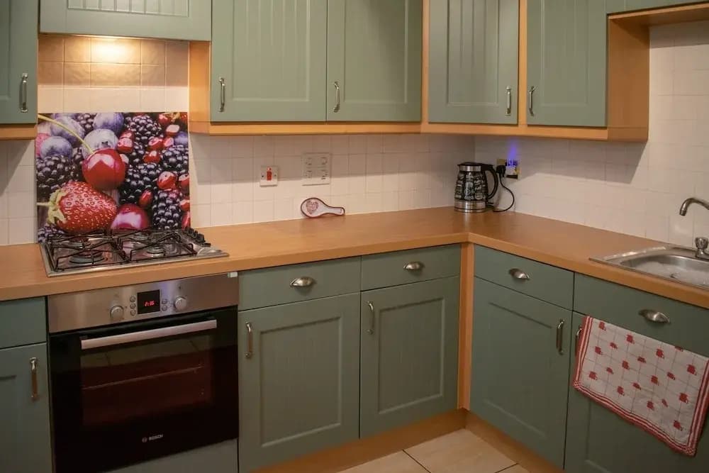 Homely 2 Bedroom Flat in Bonnington - photo 11