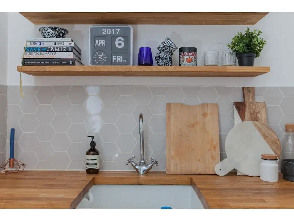 Spacious, Stylish 2BR Flat For 4 in Leith Walk - photo 10