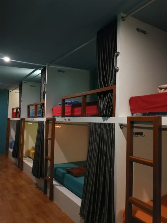 Sleepy Raccoon Hostel - photo 7