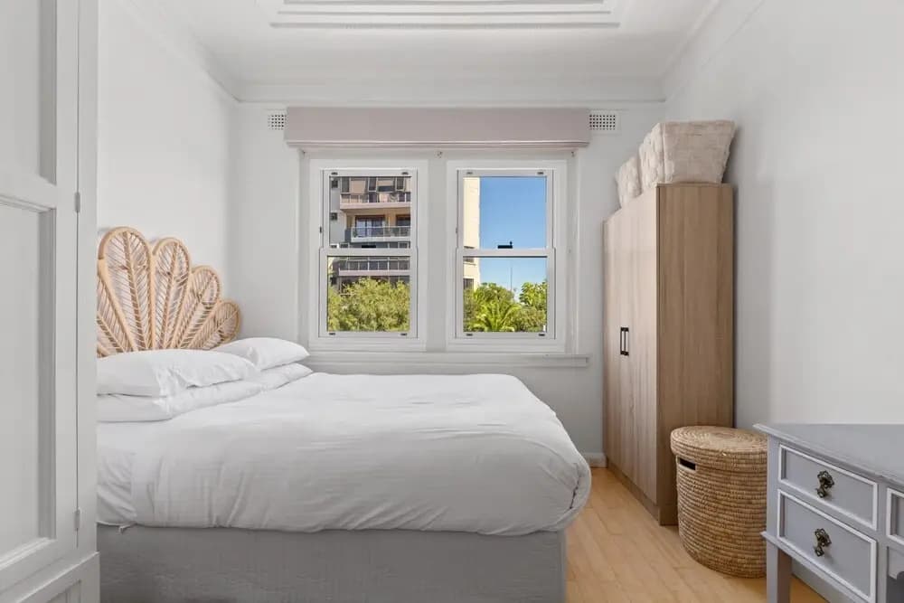 Charming 1-bed Apartment in Neutral Bay - photo 3