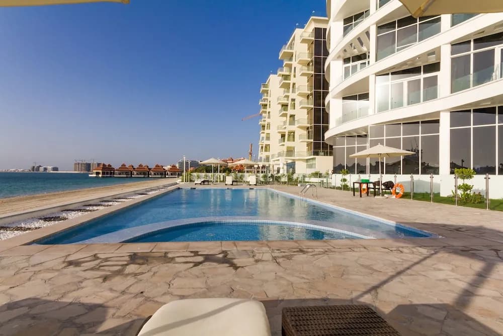 Luton Vacation Homes Royal Bay by Azizi - photo 11