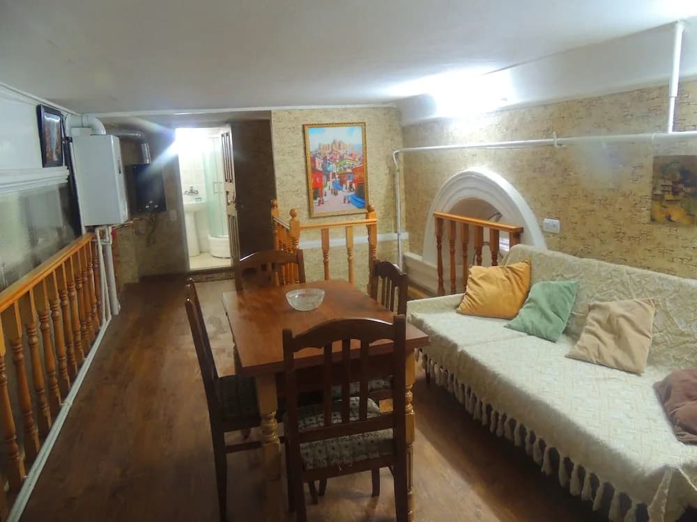 Leon Rooms - photo 3