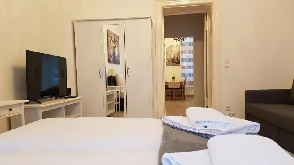 City Apartment, good location, 5 guests - photo 3