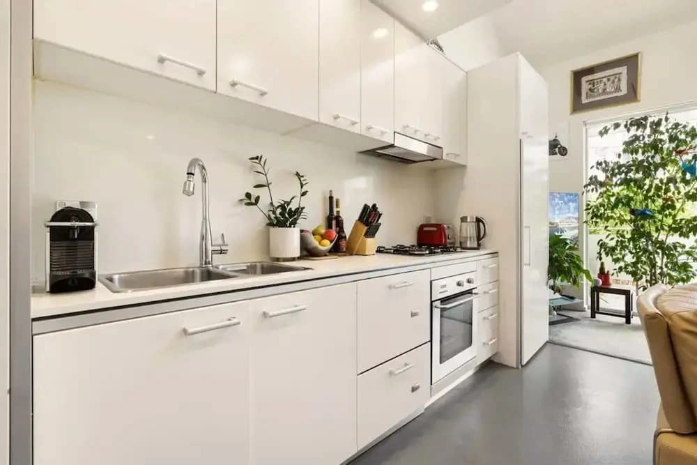 Poolside Apartment Opposite Redfern Park - photo 13