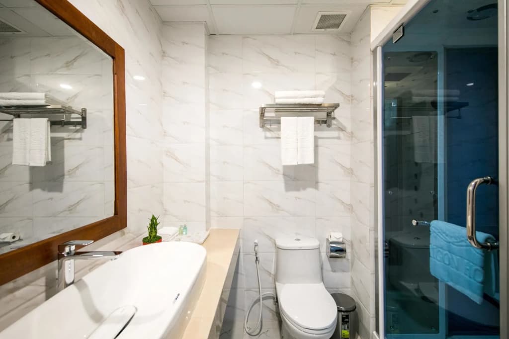 Le Saigon Hotel - photo 9