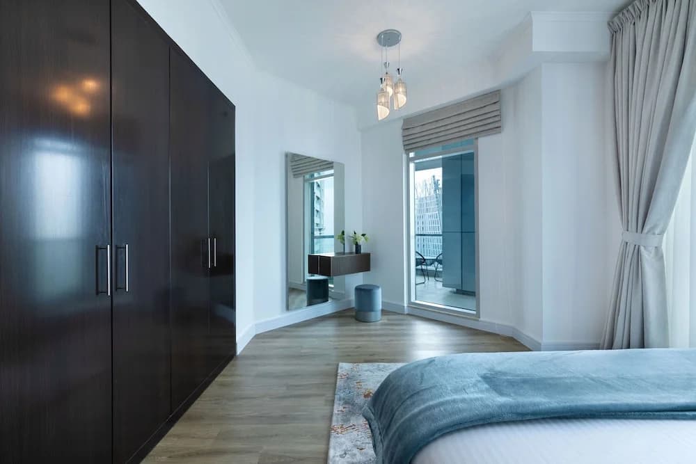 Maison Privee - High-Floor Trendy Apt w/ Marina, Palm & Ocean Vws - photo 4