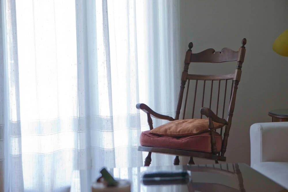 Warm & Homely Ambience in Spacious Apartment - photo 2