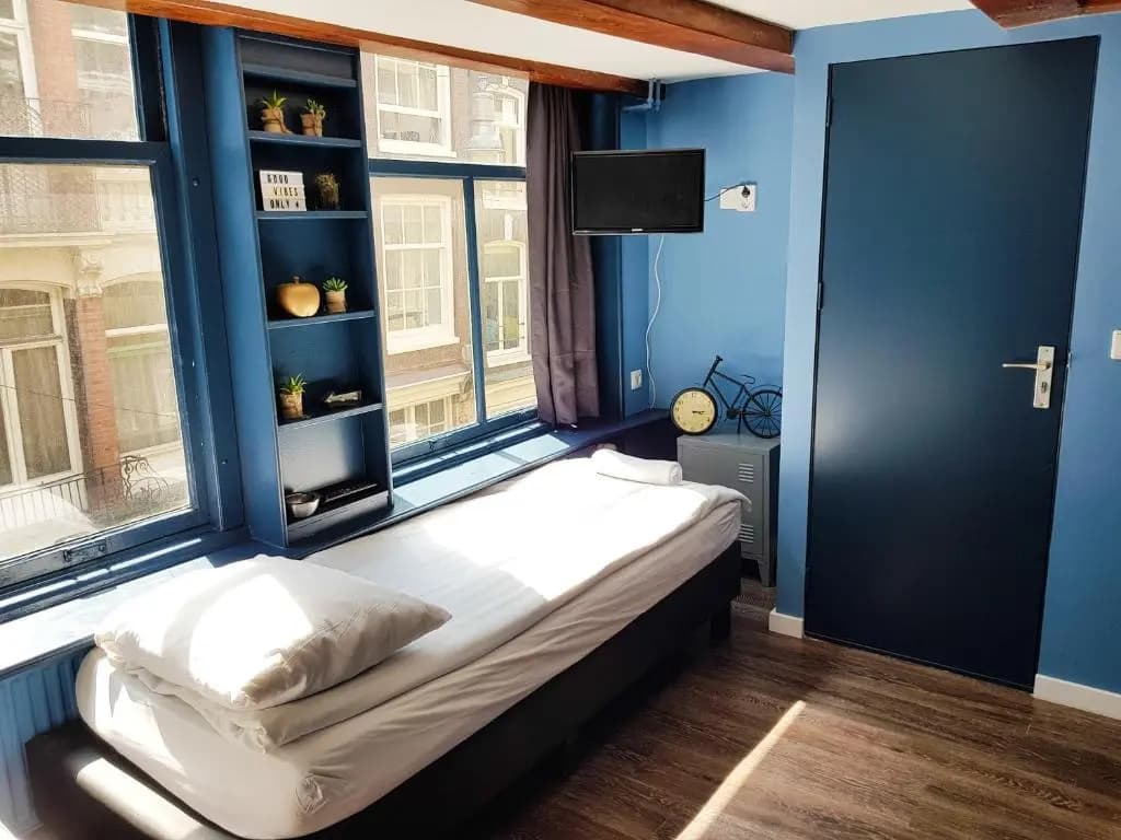 Urban Vibes Guesthouse - photo 8