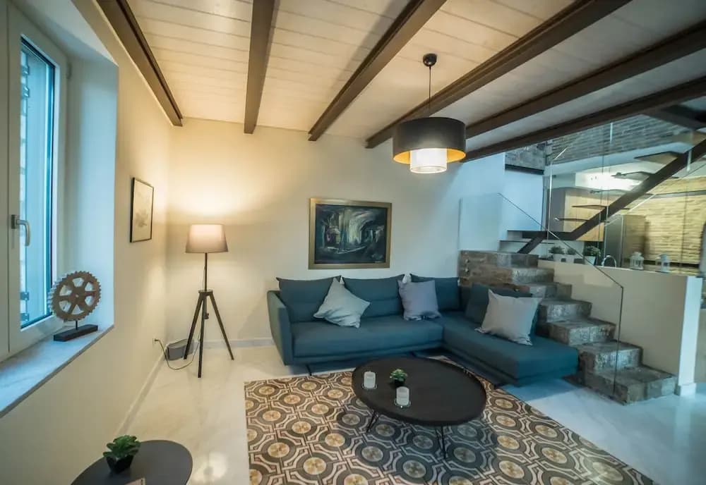 Stunning 2 bedroom house with amazing view - photo 11