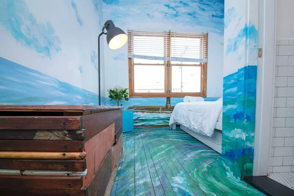 The High Tide Studio #6 Studio Bedroom Hotel Room by Redawning - photo 10