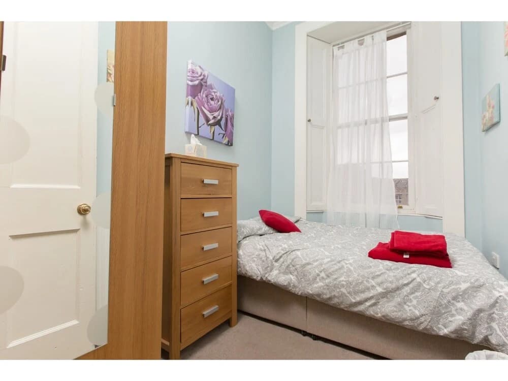 Spacious, Bright 5-br Flat for 10 in Edinburgh - photo 41
