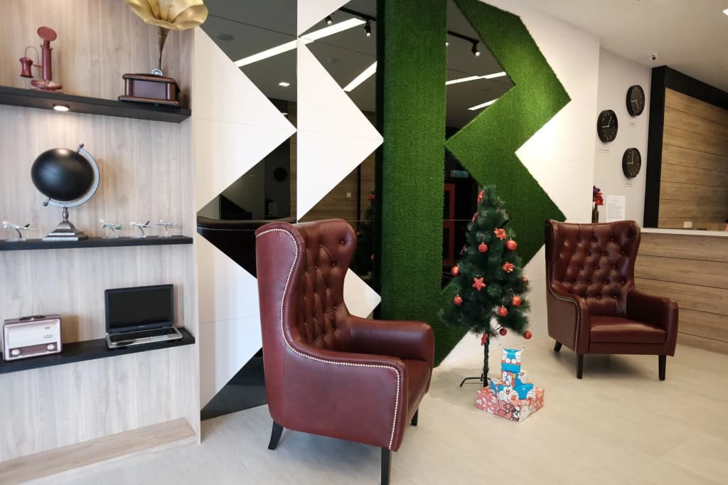 B Lot Hotel - photo 2