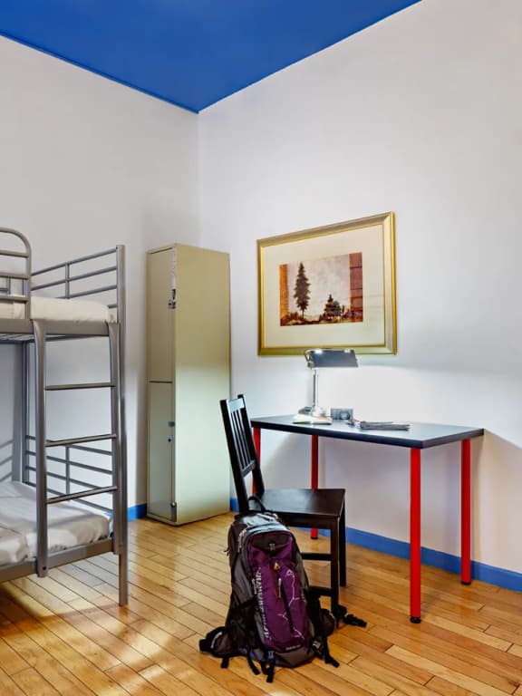 Central Park West Hostel - photo 9