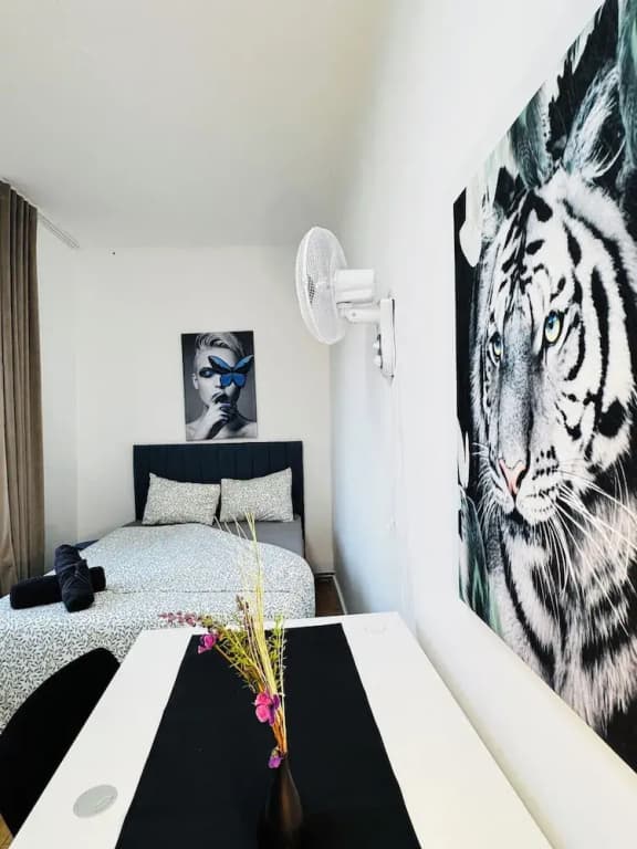 Spacious Budget Home Garden Stay - photo 39