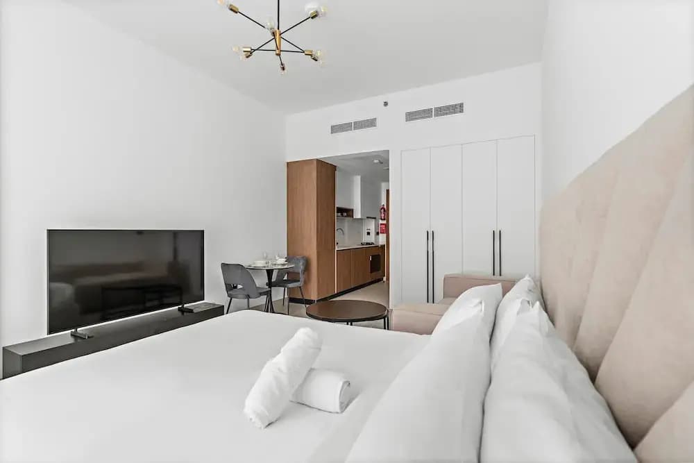 Modern Studio in Al Furjan With Pool and gym - photo 2