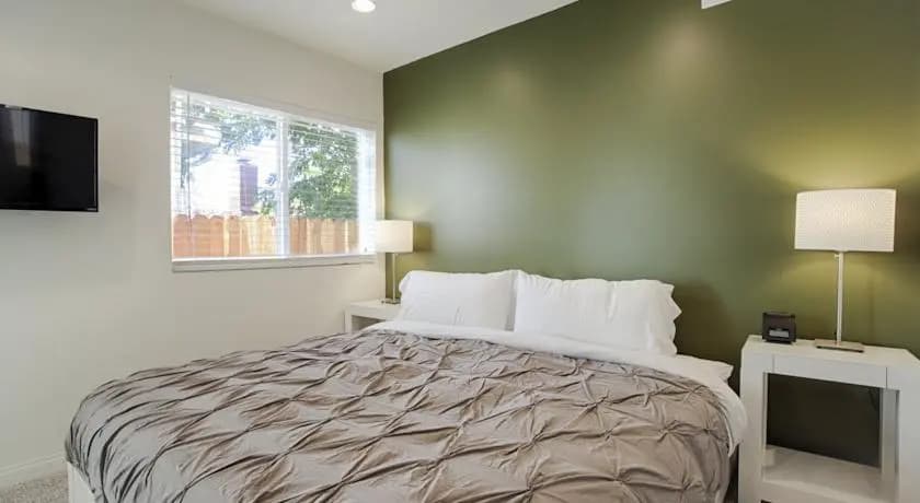 Globe Suites Off Main - photo 5