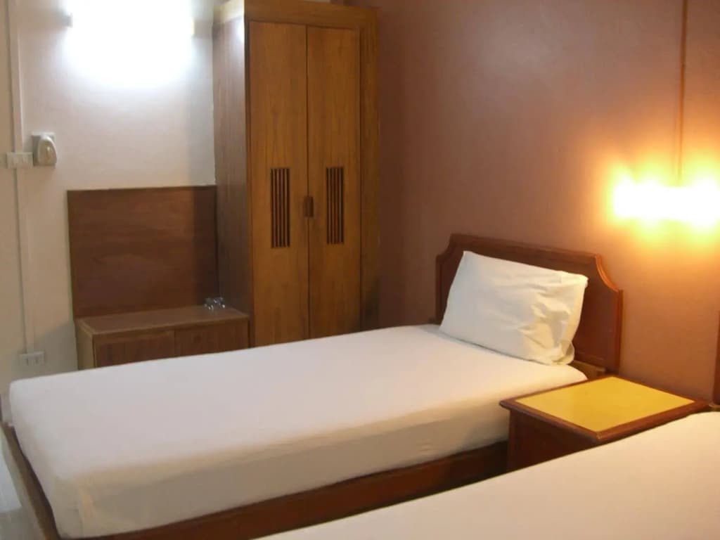 OYO 335 Top Inn Khaosan - photo 3
