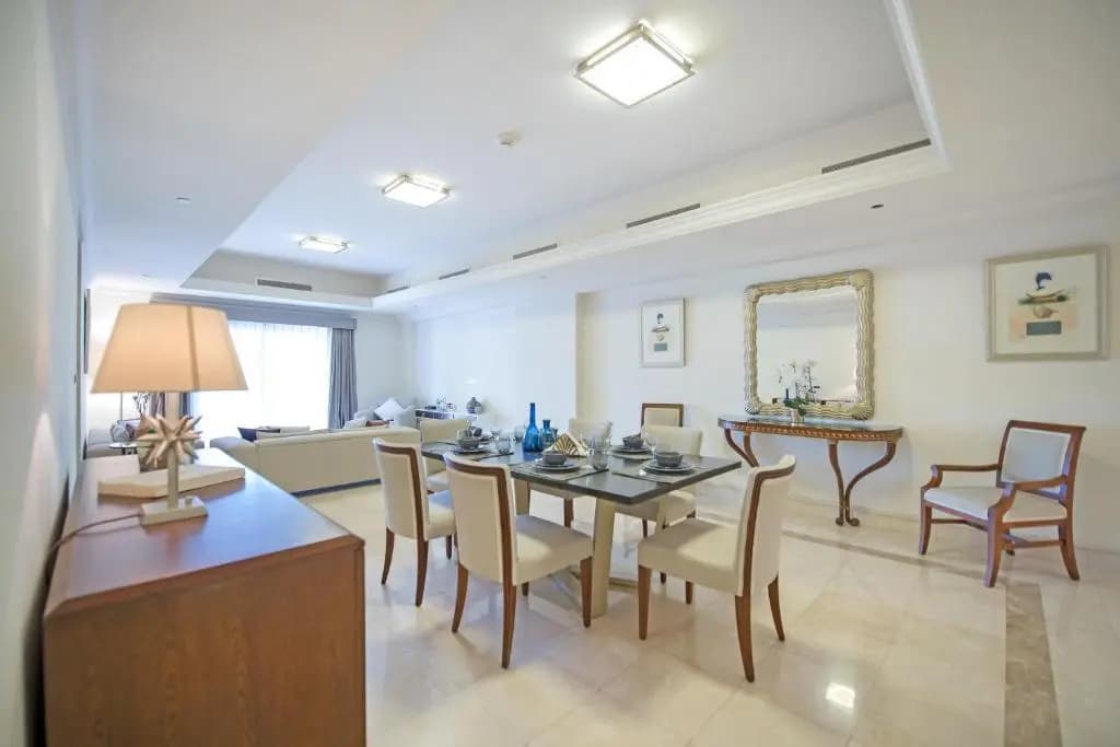 Luxurious 3BR Townhouse with Maid's & Private Pool in Palm Jumeirah - photo 3