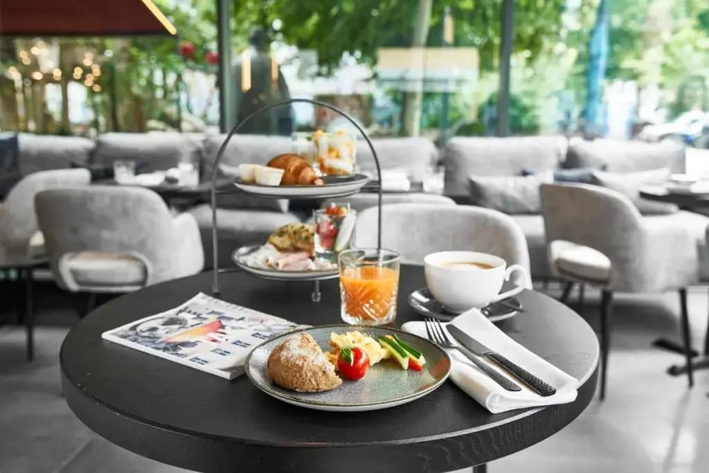 June Six Hotel Berlin City West - photo 13
