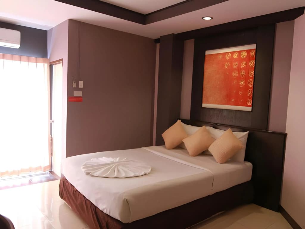 Grand Pinnacle Hotel - photo 2