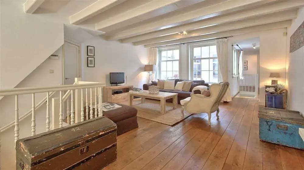 Short & Suite No.300 - photo 9