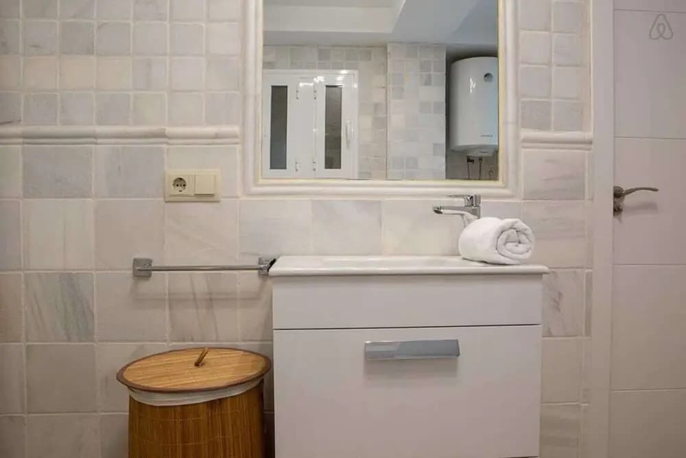 Modern 2 Bed Apt 10min from Las Ventas - photo 7