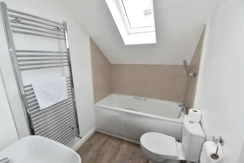 First - Seagate House Apartment - photo 7