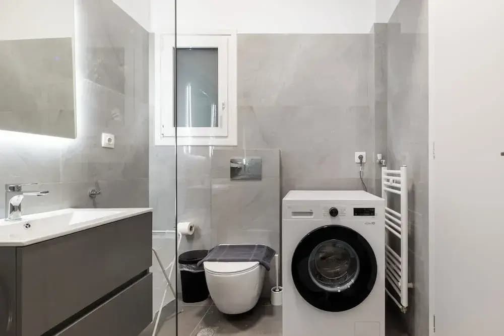 Cozyopolis - Timeless 3-BR in Athens - photo 8