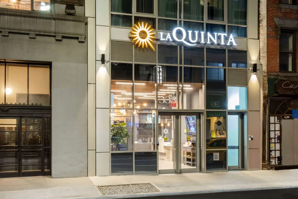 La Quinta Inn & Suites by Wyndham Times Square South - photo 1