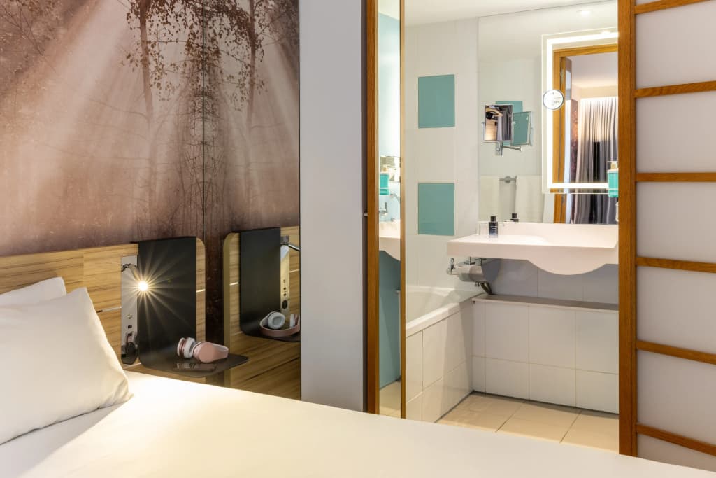 Novotel Edinburgh Centre - photo 9