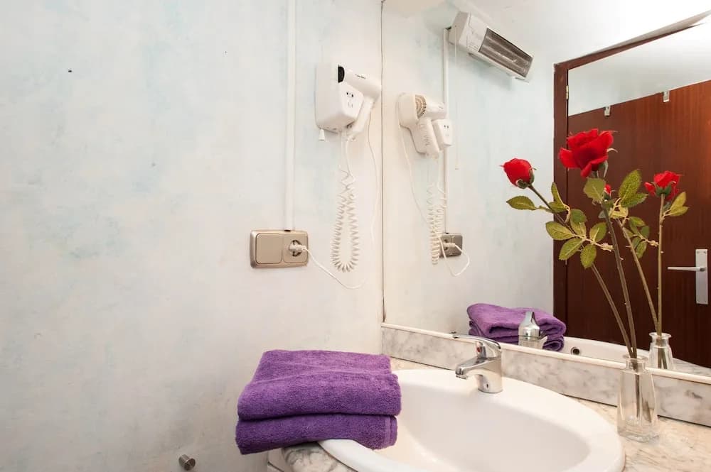 Rustic Poble Sec Apartment - photo 7