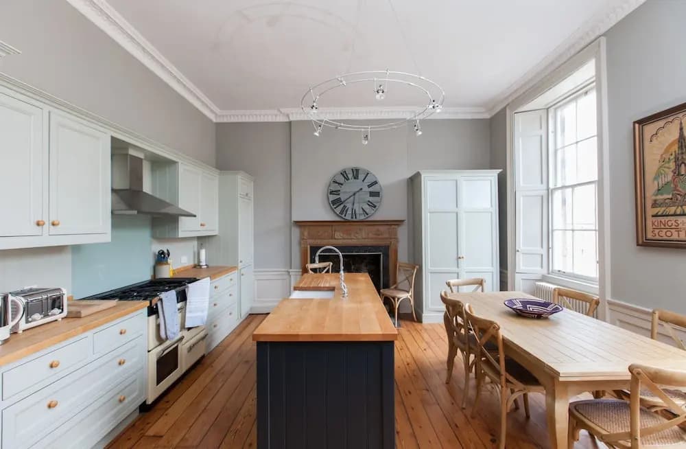 Central, Spacious 3BR Edinburgh Flat For 6 - photo 14