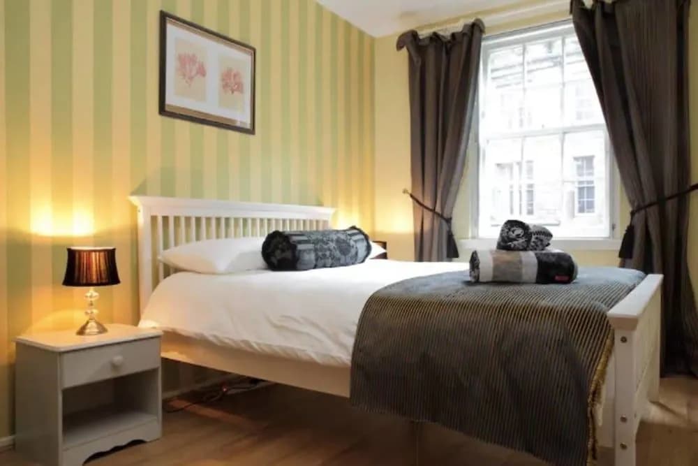JOIVY Stylish Castle View Apartment - photo 6