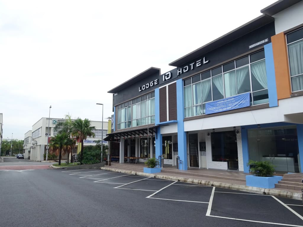 Lodge 10 Hotel - main photo