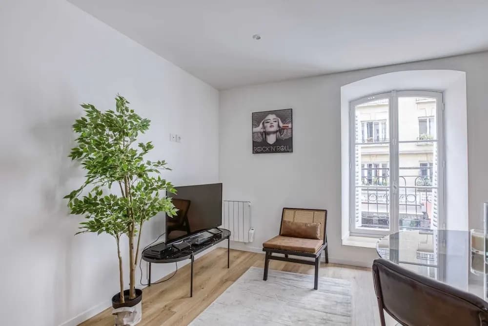 Stunning 3BR Home in the Heart of 10th Arr. Paris! - photo 10