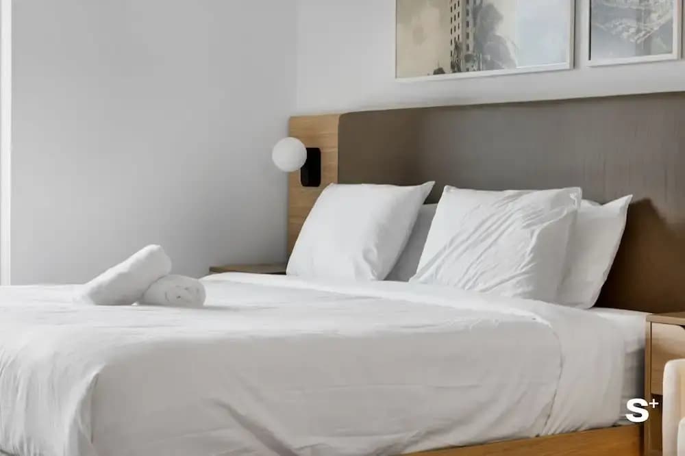 Skyline Chic Downtown Studio Getaway - photo 2