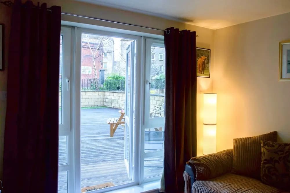 Bright 2 Bedroom Flat With Patio - photo 6